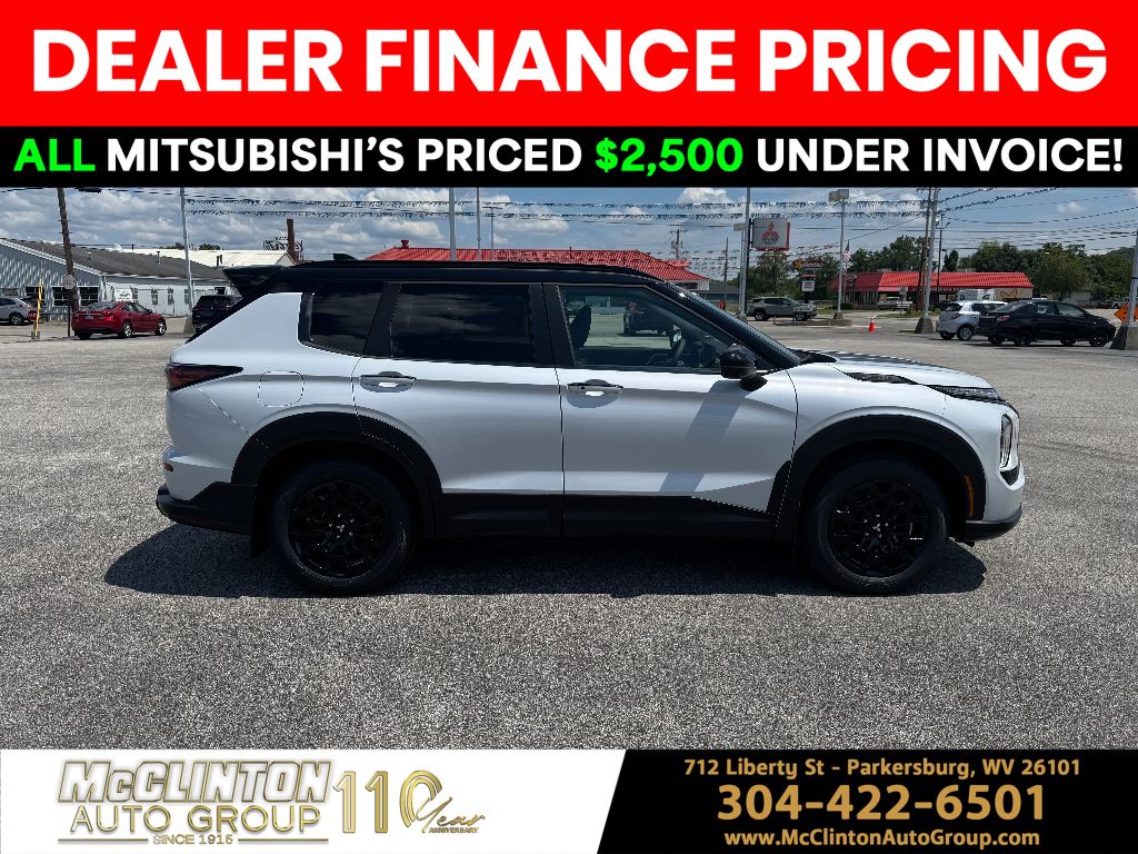 2025 White Diamond Mitsubishi Outlander Trail Edition 4X4