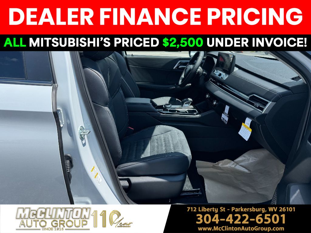 2025 White Diamond Mitsubishi Outlander Trail Edition 4X4