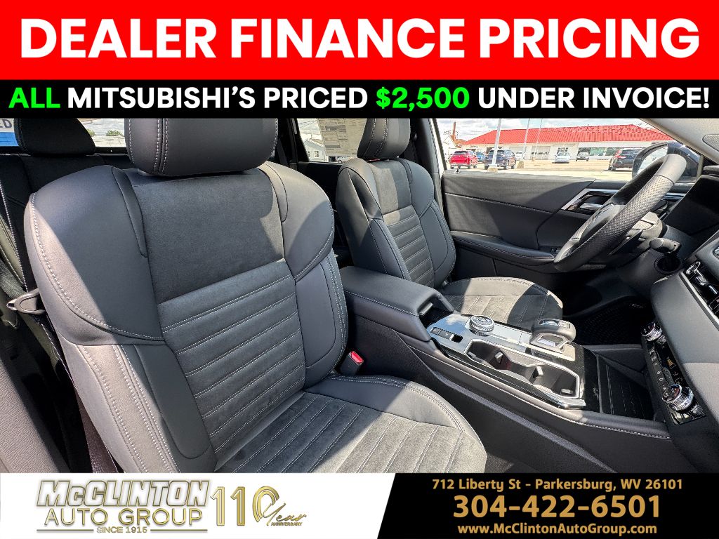 2025 White Diamond Mitsubishi Outlander Trail Edition 4X4