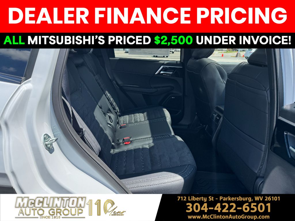 2025 White Diamond Mitsubishi Outlander Trail Edition 4X4