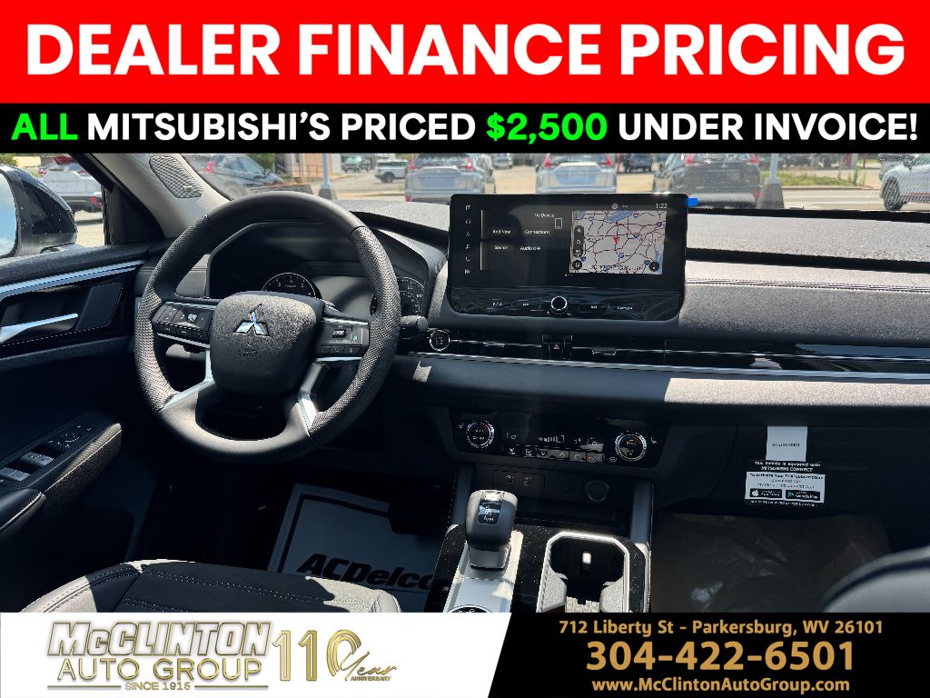 2025 White Diamond Mitsubishi Outlander Trail Edition 4X4