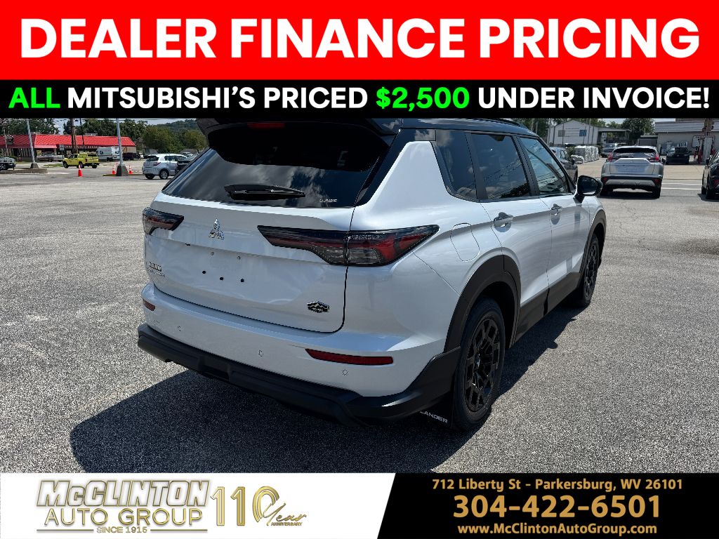 2025 White Diamond Mitsubishi Outlander Trail Edition 4X4