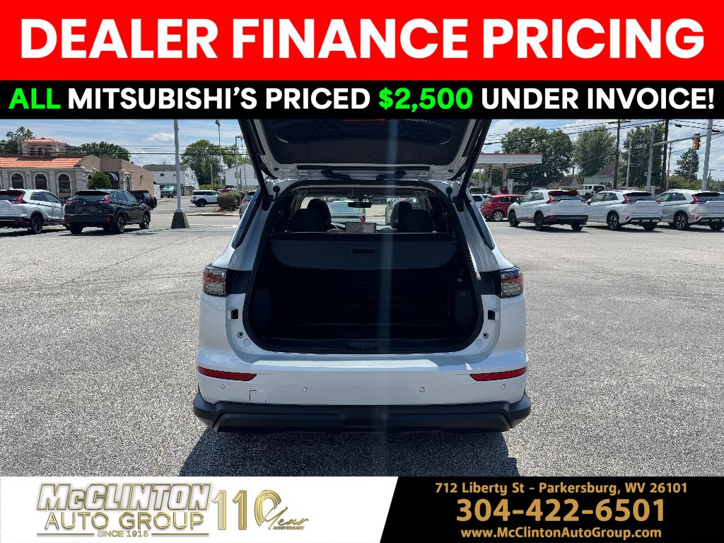2025 White Diamond Mitsubishi Outlander Trail Edition 4X4