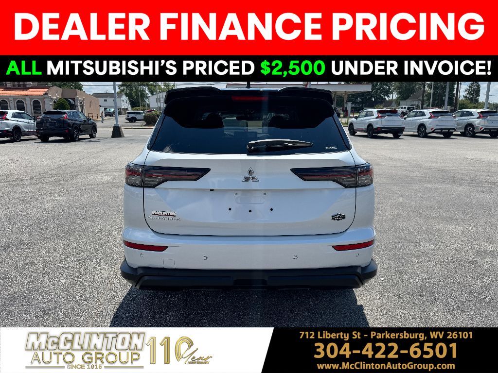 2025 White Diamond Mitsubishi Outlander Trail Edition 4X4