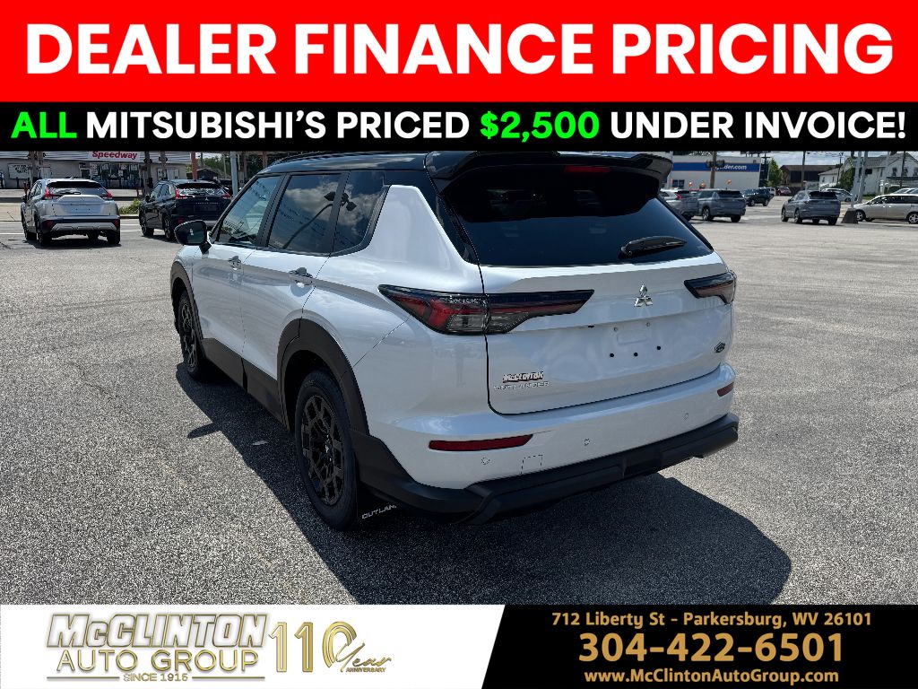 2025 White Diamond Mitsubishi Outlander Trail Edition 4X4