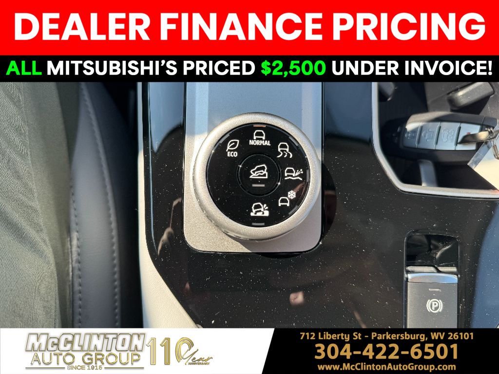 2025 Black Diamond/Alloy Silver Roof Mitsubishi Outlander Platinum Edition 4X4