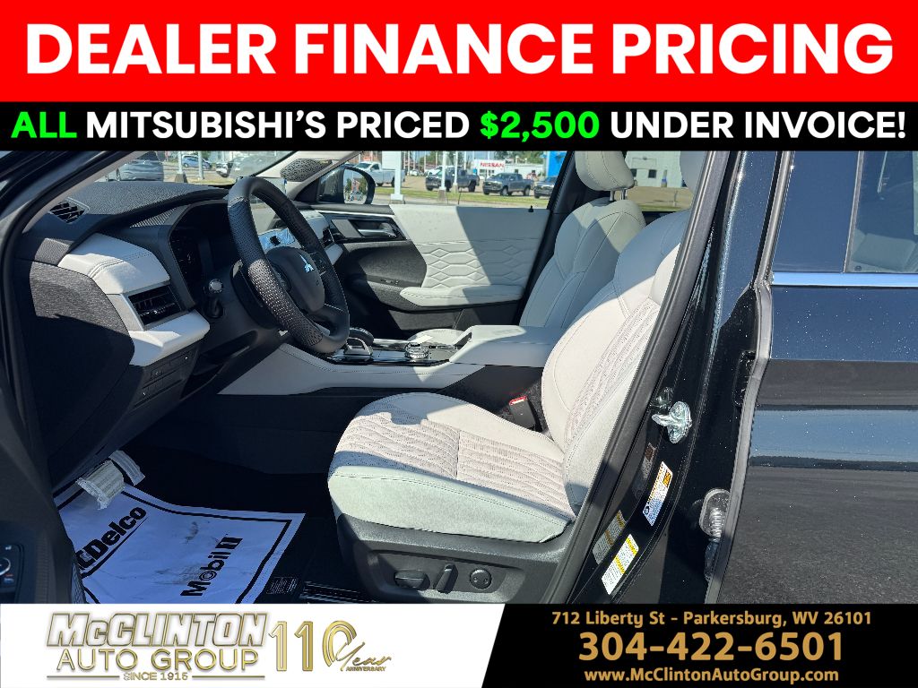 2025 Black Diamond/Alloy Silver Roof Mitsubishi Outlander Platinum Edition 4X4