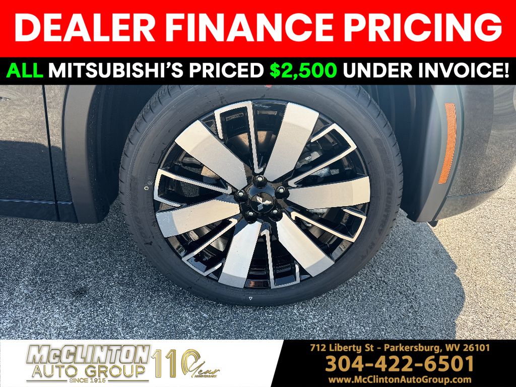 2025 Black Diamond/Alloy Silver Roof Mitsubishi Outlander Platinum Edition 4X4