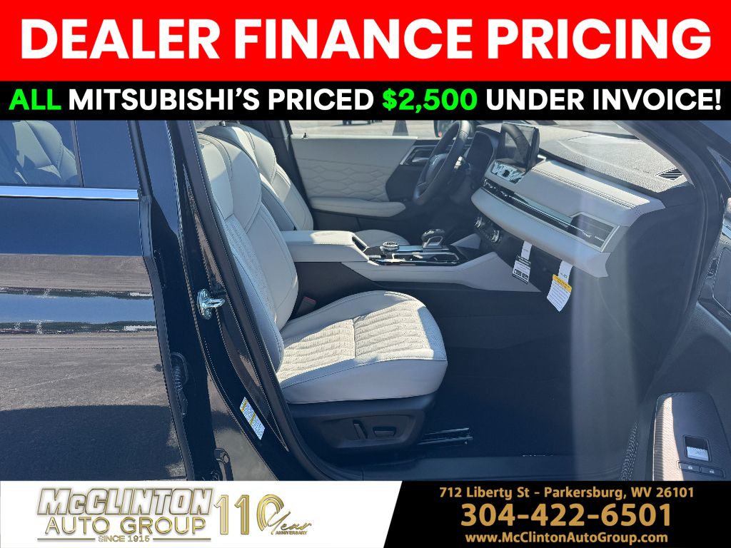 2025 Black Diamond/Alloy Silver Roof Mitsubishi Outlander Platinum Edition 4X4