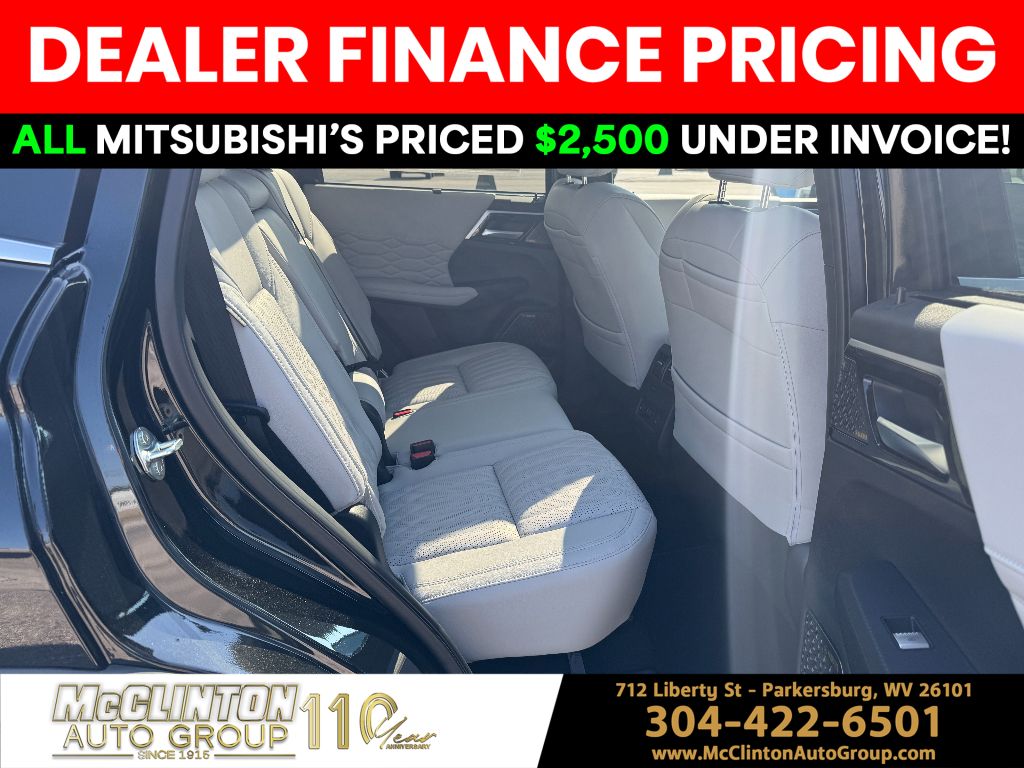 2025 Black Diamond/Alloy Silver Roof Mitsubishi Outlander Platinum Edition 4X4