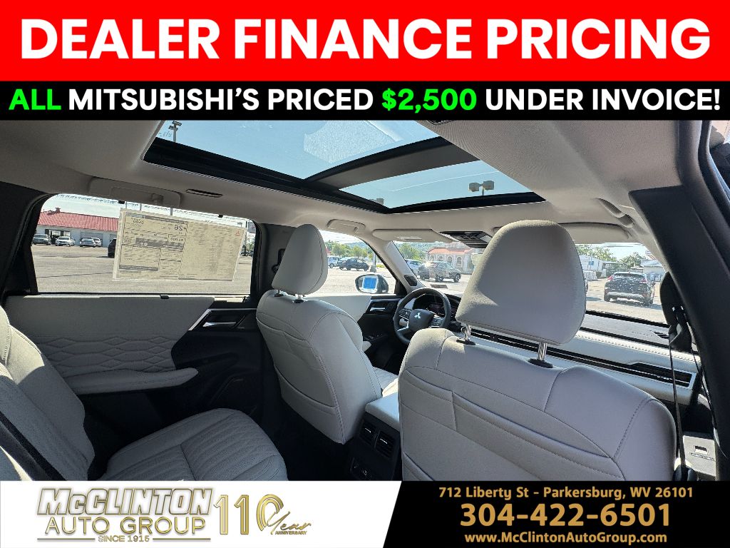 2025 Black Diamond/Alloy Silver Roof Mitsubishi Outlander Platinum Edition 4X4