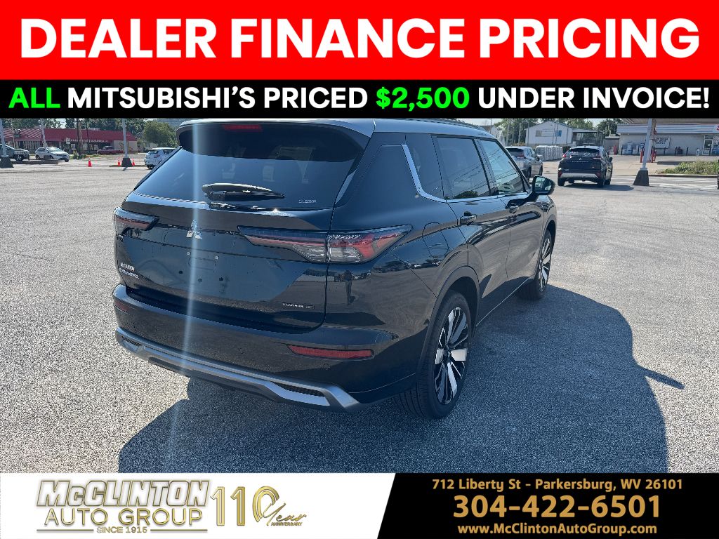 2025 Black Diamond/Alloy Silver Roof Mitsubishi Outlander Platinum Edition 4X4