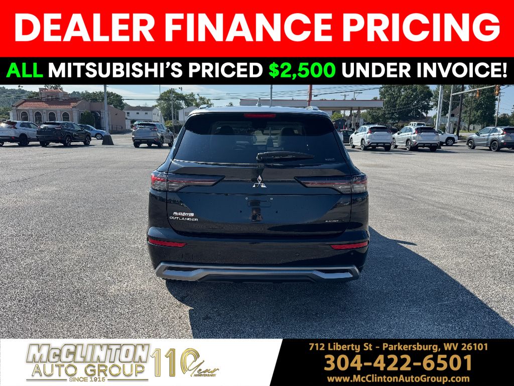 2025 Black Diamond/Alloy Silver Roof Mitsubishi Outlander Platinum Edition 4X4