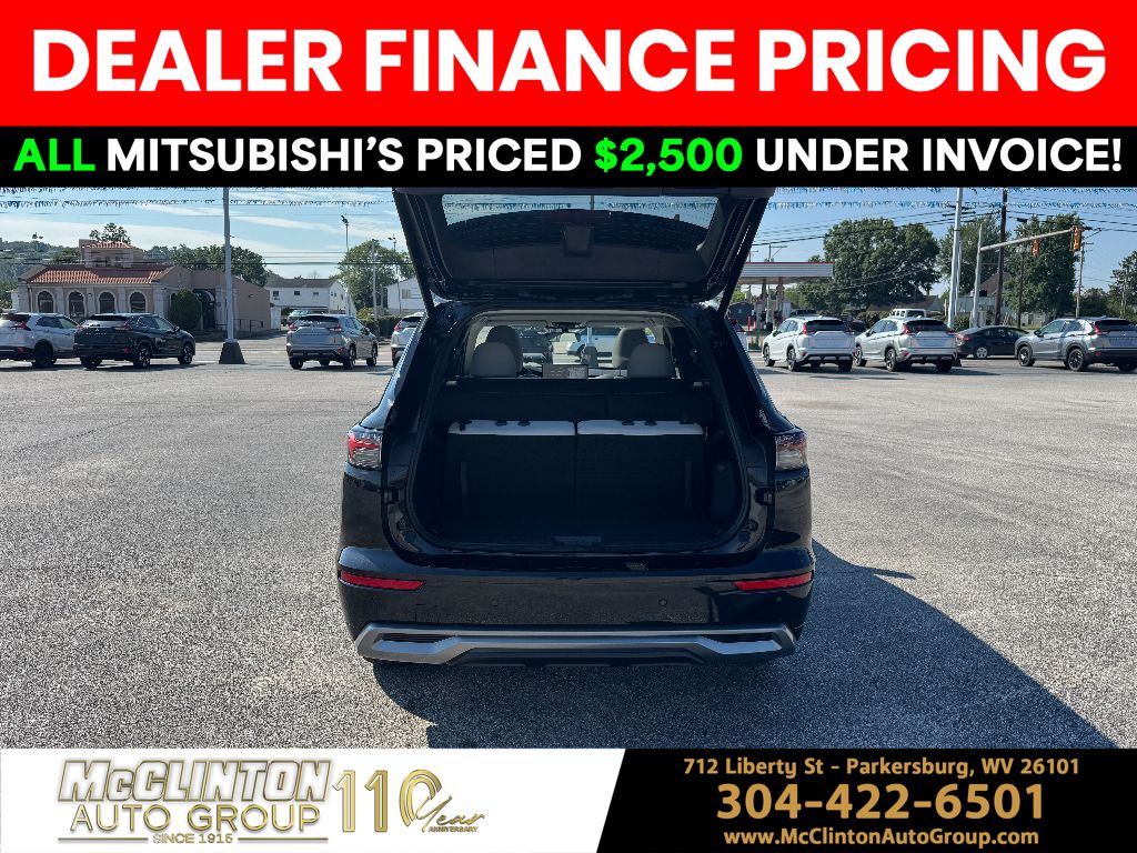 2025 Black Diamond/Alloy Silver Roof Mitsubishi Outlander Platinum Edition 4X4