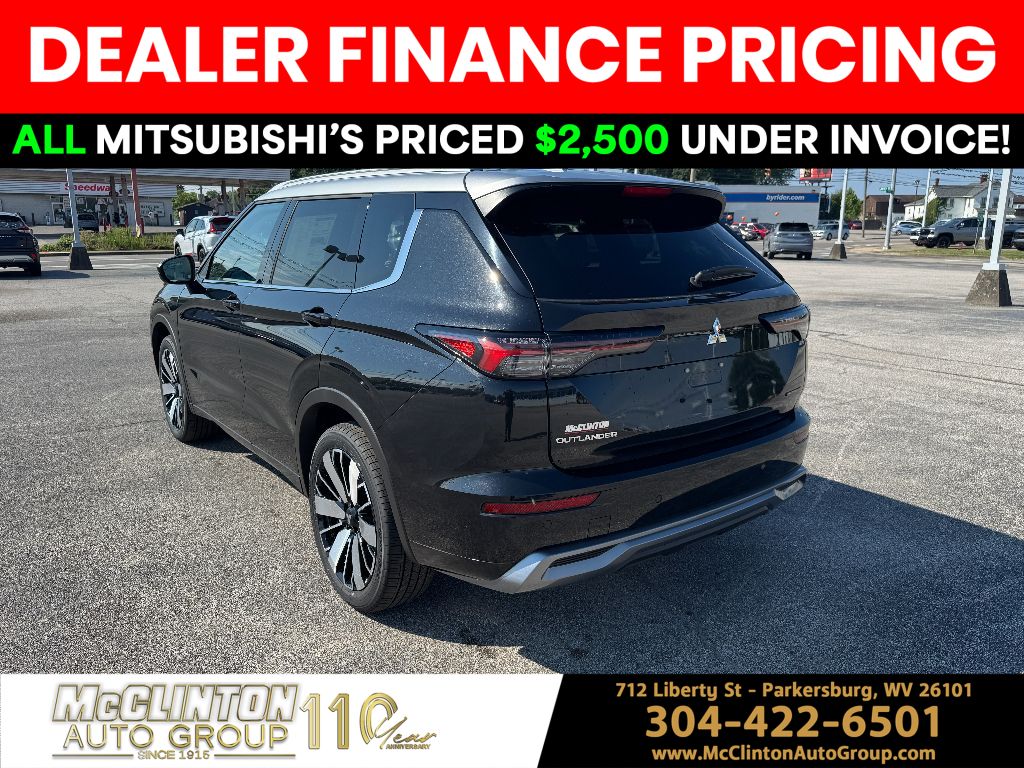 2025 Black Diamond/Alloy Silver Roof Mitsubishi Outlander Platinum Edition 4X4