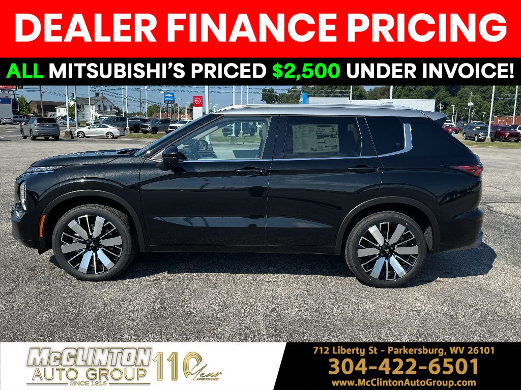 2025 Black Diamond/Alloy Silver Roof Mitsubishi Outlander Platinum Edition 4X4