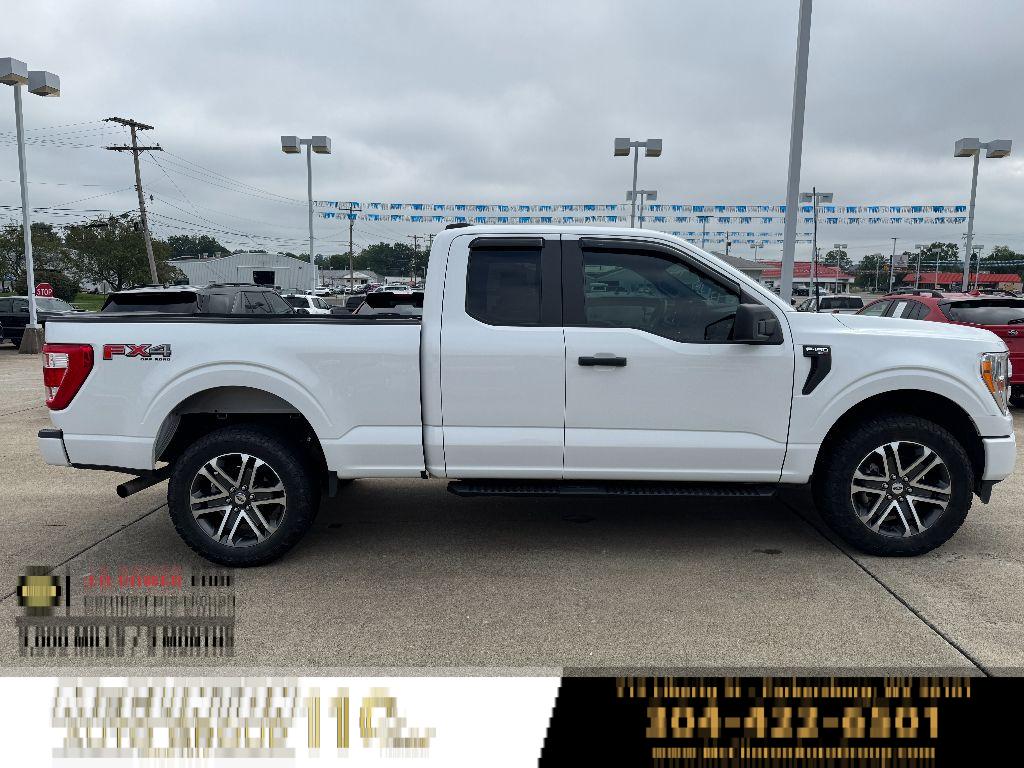 2022 Oxford White Ford F-150 XL 4X4 Truck