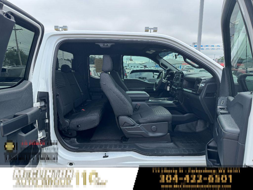 2022 Oxford White Ford F-150 XL 4X4 Truck