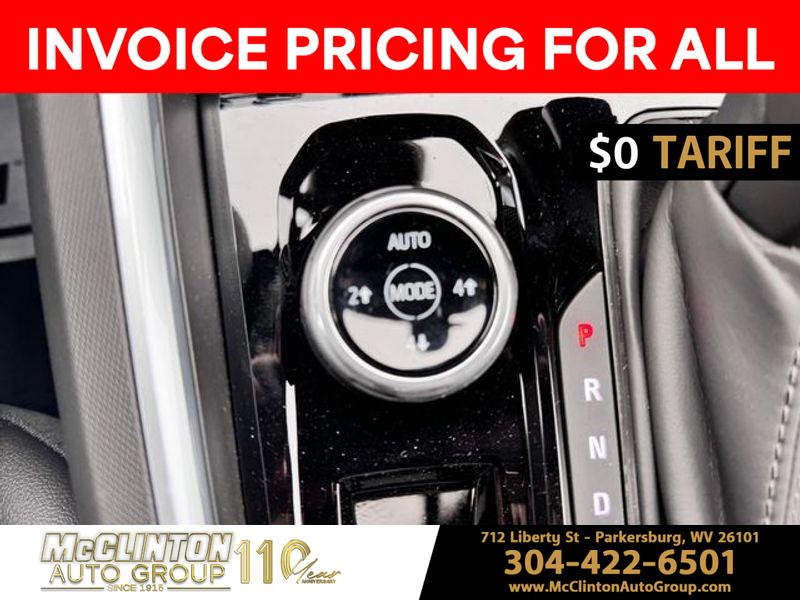 2025 Summit White Chevrolet Colorado 4WD Trail Boss 4X4 Truck