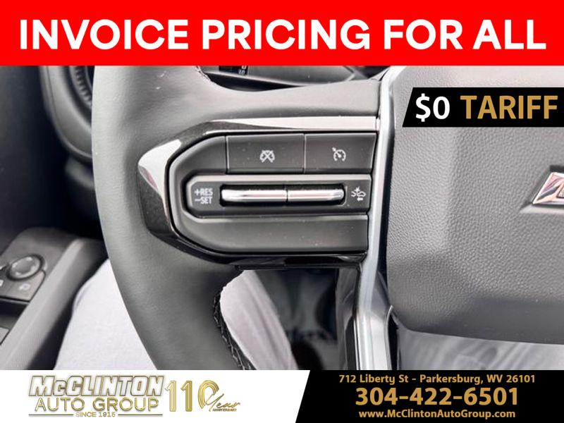 2025 Summit White Chevrolet Colorado 4WD Trail Boss 4X4 Truck