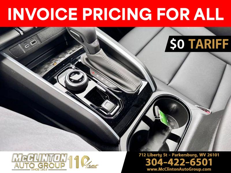 2025 Summit White Chevrolet Colorado 4WD Trail Boss 4X4 Truck