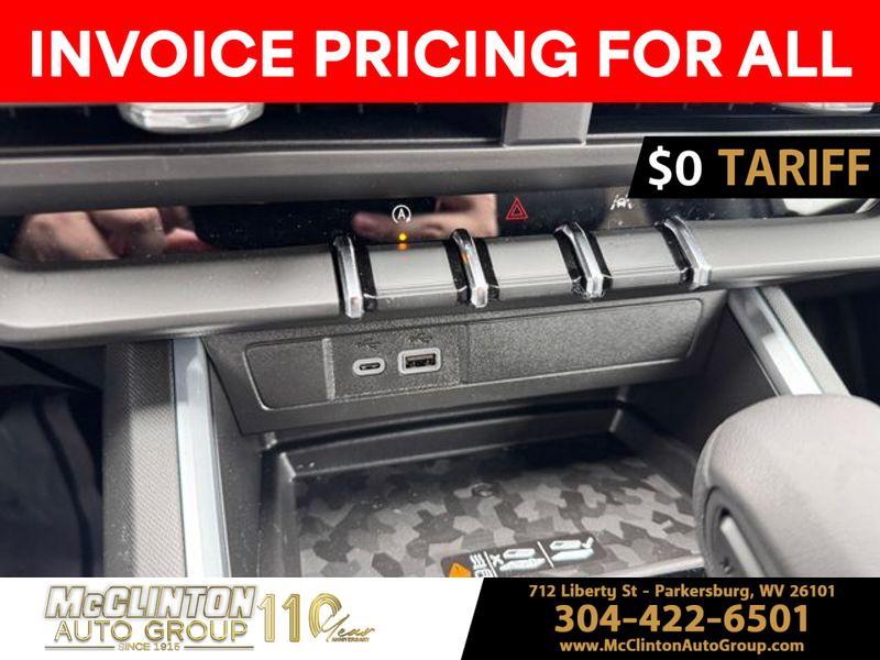 2025 Summit White Chevrolet Colorado 4WD Trail Boss 4X4 Truck