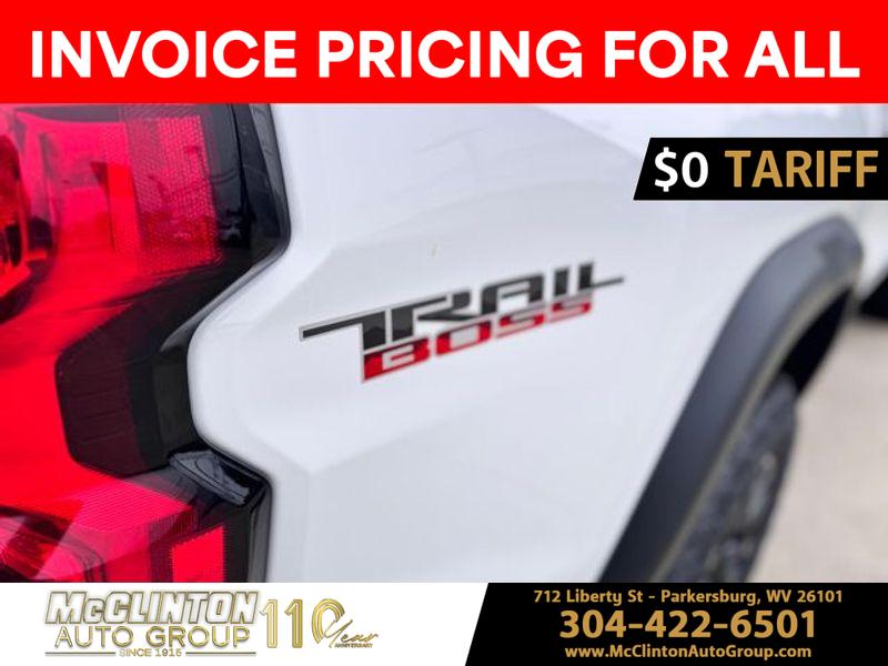 2025 Summit White Chevrolet Colorado 4WD Trail Boss 4X4 Truck