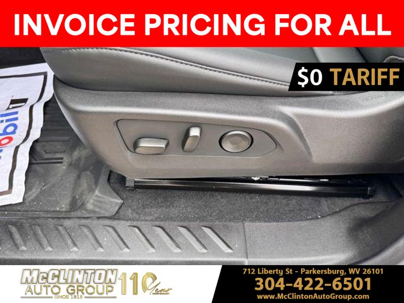 2025 Summit White Chevrolet Colorado 4WD Trail Boss 4X4 Truck