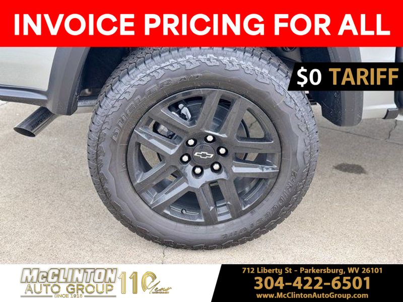 2025 Sterling Gray Metallic Chevrolet Colorado 4WD Trail Boss 4X4 Truck