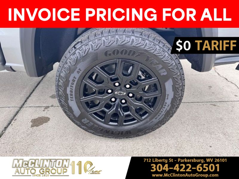2025 Sterling Gray Metallic Chevrolet Colorado 4WD Trail Boss 4X4 Truck