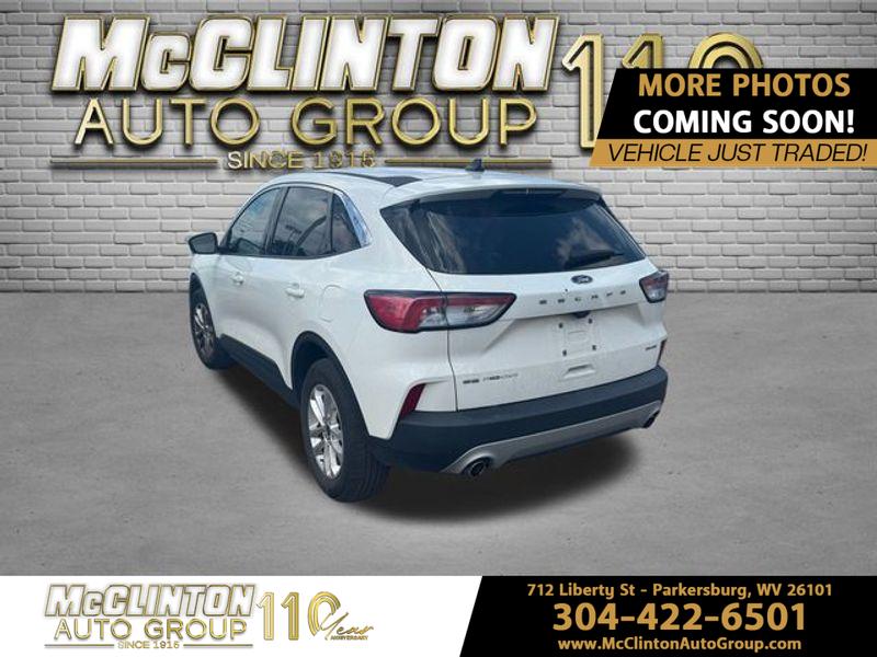 2021 Star White Metallic Tri-Coat Ford Escape SE AWD SUV