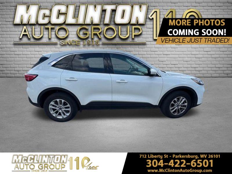 2021 Star White Metallic Tri-Coat Ford Escape SE AWD SUV