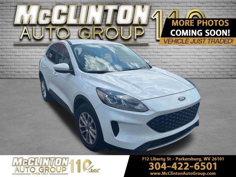 2021 Star White Metallic Tri-Coat Ford Escape SE SUV